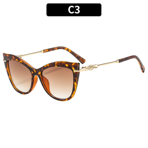 Elegante Cat-Eye-Sonnenbrillen mit luxuriösen goldenen Akzenten