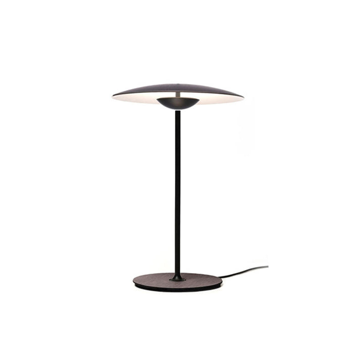 Schlanke moderne Tischlampe mit minimalistischem Design