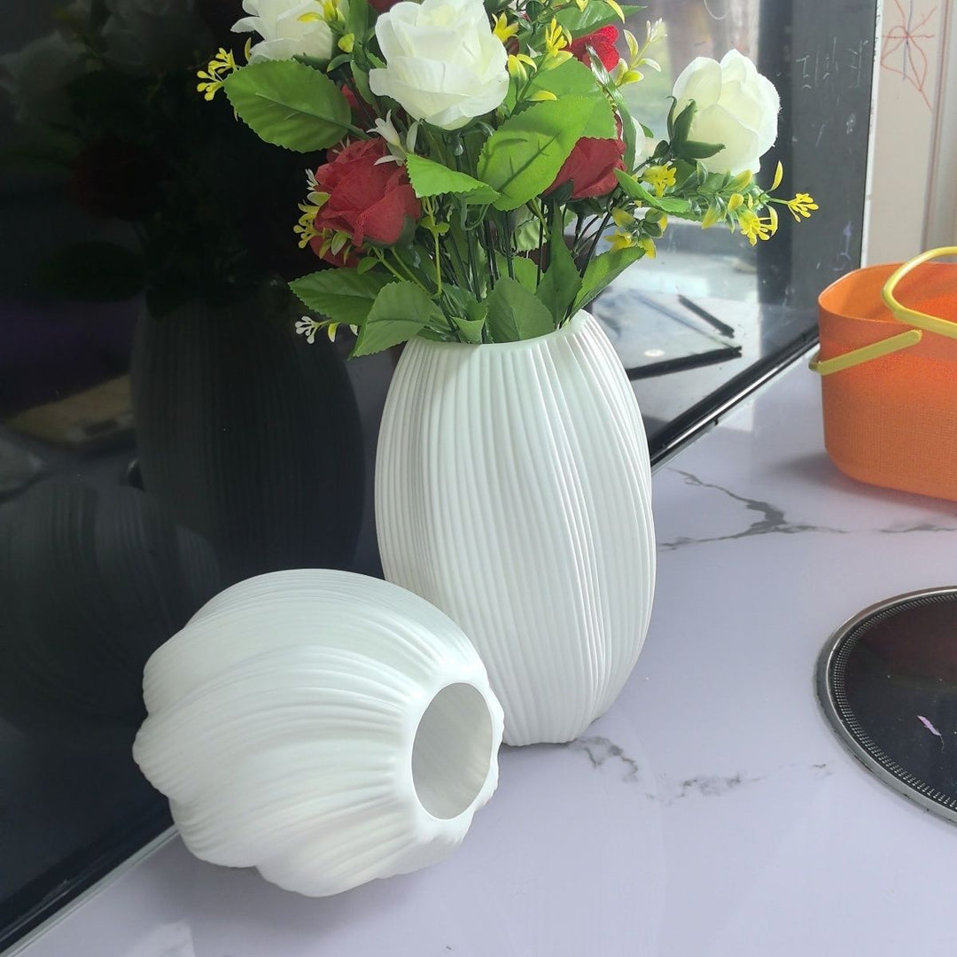Dekorative gerippte Keramikvase Karnz