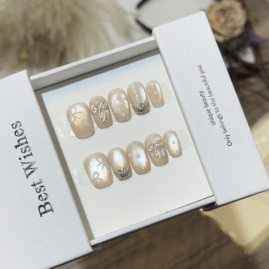 Elegantes mit Schleifen verziertes Press-On Nail Art Set Karnz