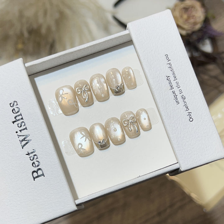 Elegantes mit Schleifen verziertes Press-On Nail Art Set Karnz