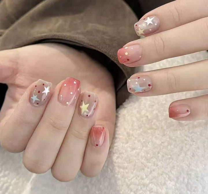 Ombre Stiletto Press-On Nagelkunst mit Schmuckakzenten Karnz