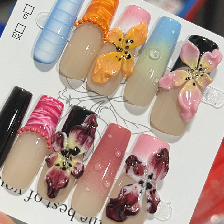 Handgefertigtes florales Design Press-On Nagelset Karnz
