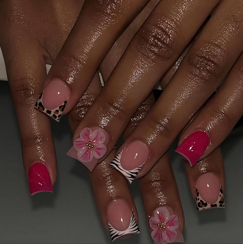 Dekoratives florales Press-On-Nagelkunst-Set Karnz