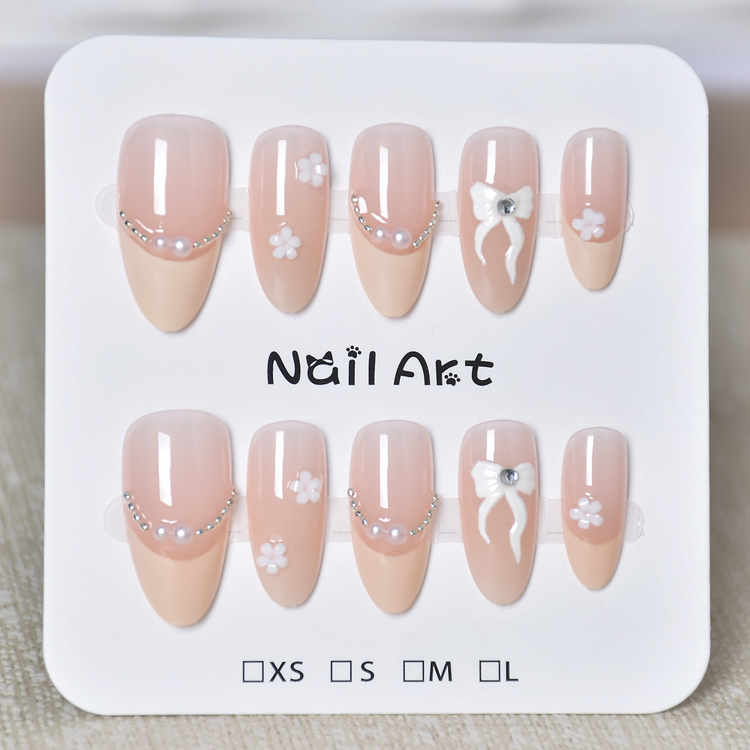 Elegante florale Press-On-Nagelkunst Karnz