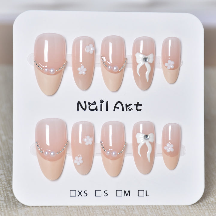 Elegante florale Press-On-Nagelkunst Karnz