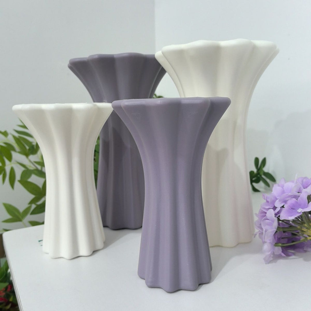 Skulptierte dekorative Blumenvase Karnz