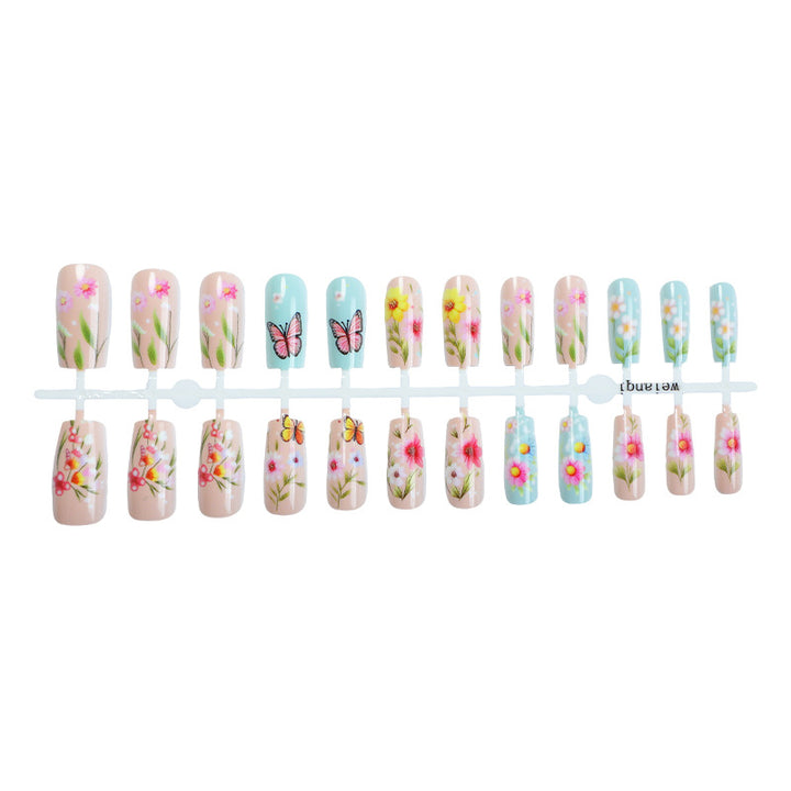 Dekoratives Press-On Nagelkunst Set mit Blumen- und Schmetterlingsdesigns Karnz