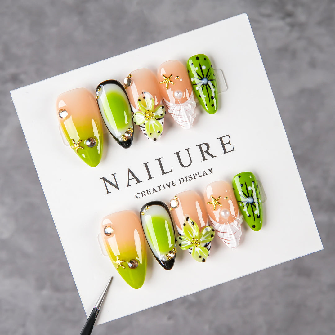 Dekoratives Press-On Nail Art Set mit floralen und Juwel-Akzenten