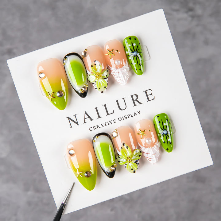 Dekoratives Press-On Nail Art Set mit floralen und Juwel-Akzenten