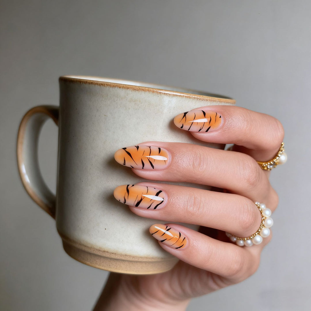 Detaillierte Tiger-Druck Nagelkunst Karnz