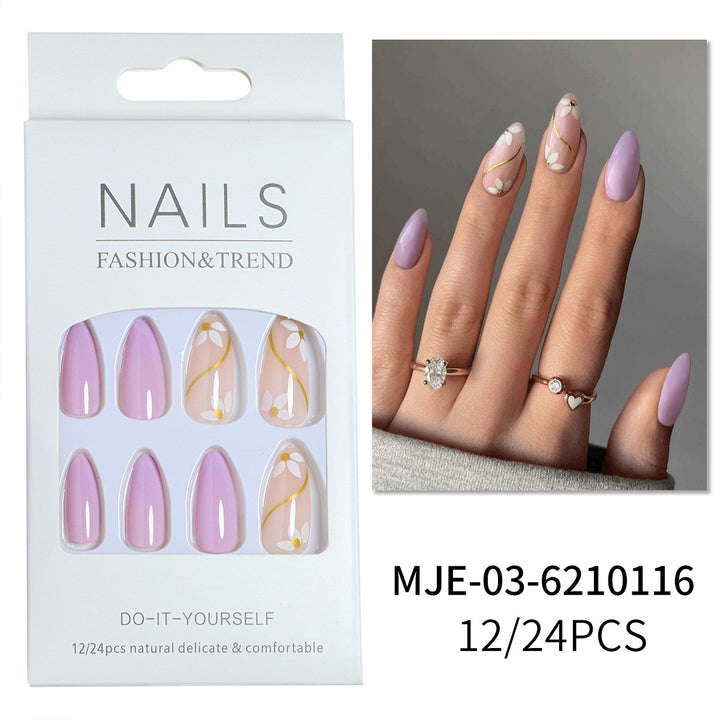 Kreatives Press-On Nageldesign Karnz