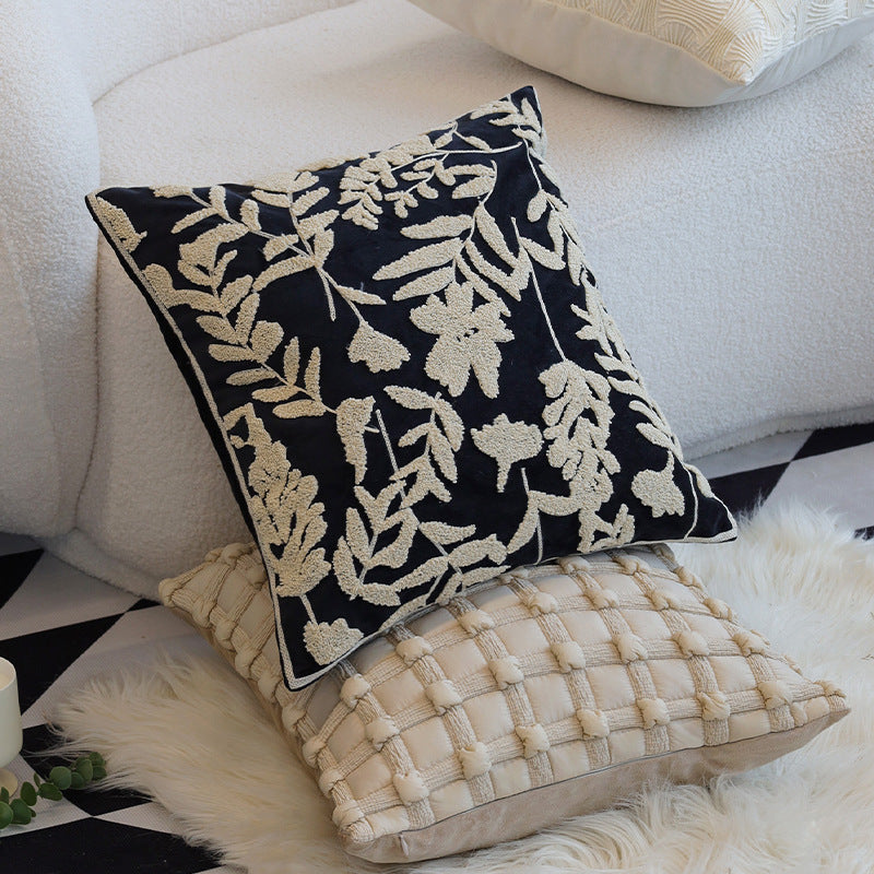 Dekoratives Kissen mit floralem Design