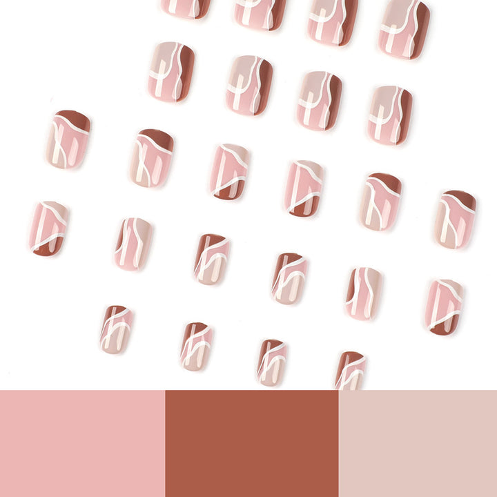 Elegante Nagelkunst mit geometrischem Design Karnz