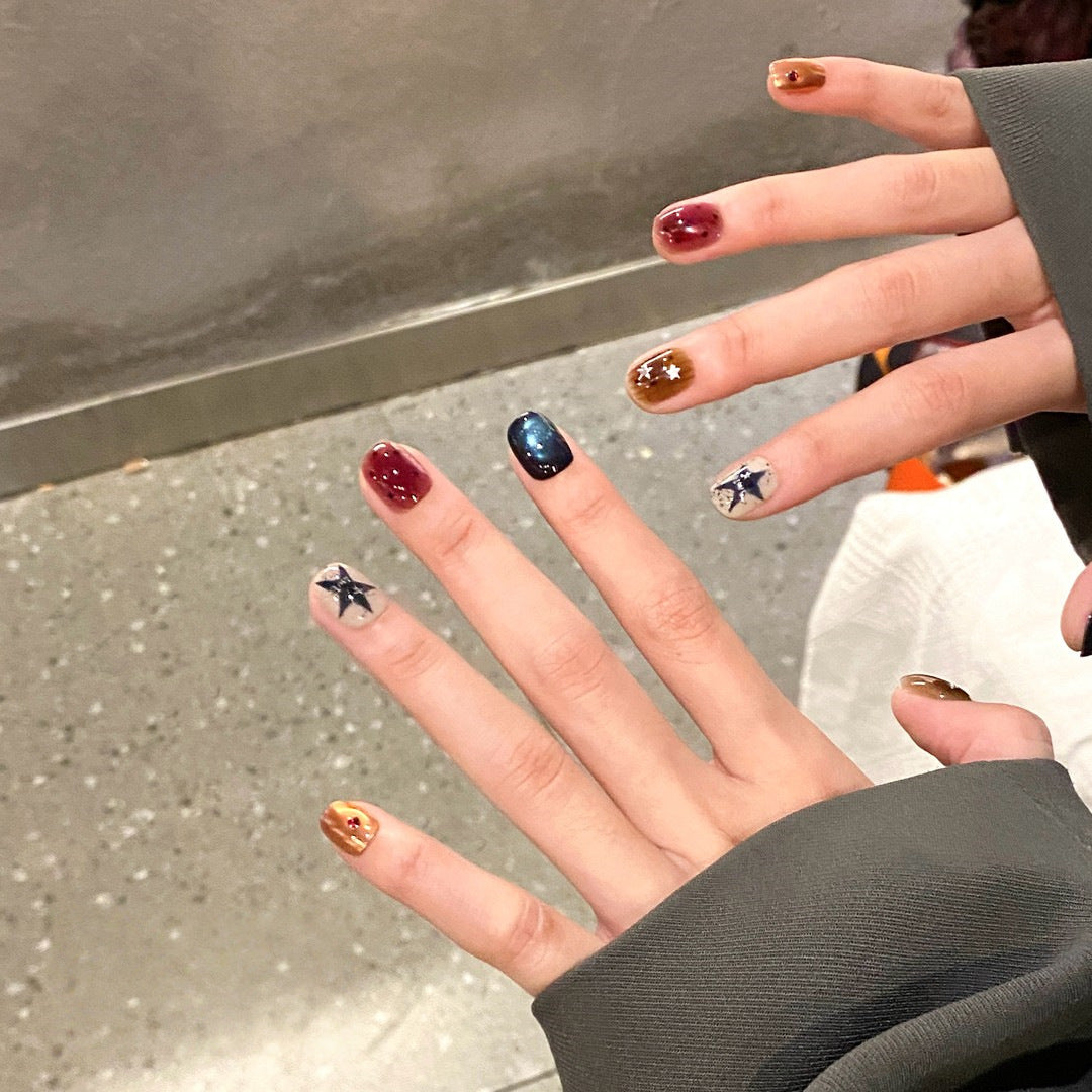 Kunstnägel mit Funkelndem Sternendesign Karnz