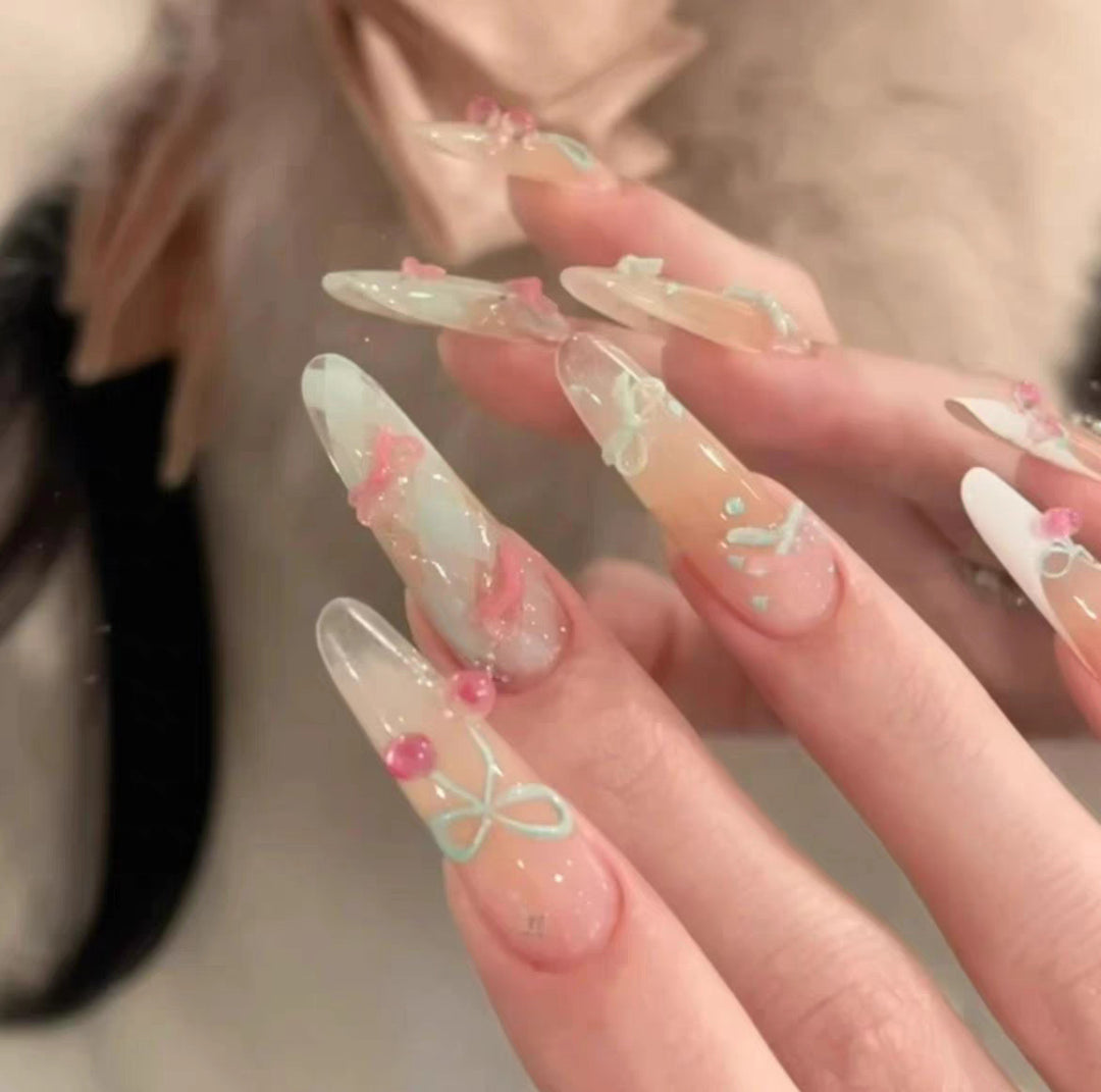 Künstlerisch Glitzernde Stiletto-Nagelverzierungen