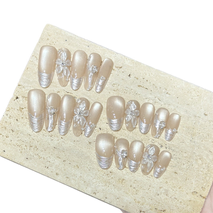 Elegantes Blumen Press-On Nagelkunstset
