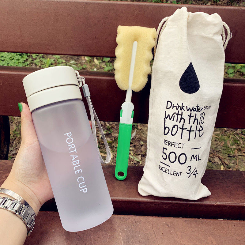Damen tragbare Wasserflasche mit praktischem Reinigungssystem Karnz