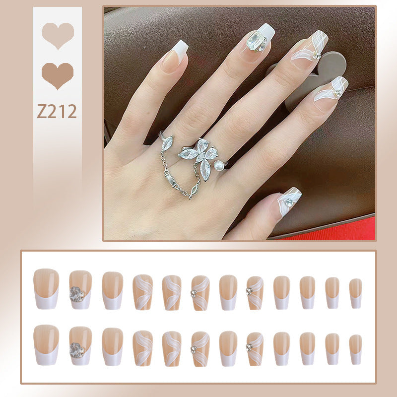 Elegantes Kunstnagelset mit filigranen Verzierungen und Glitzerelementen Karnz