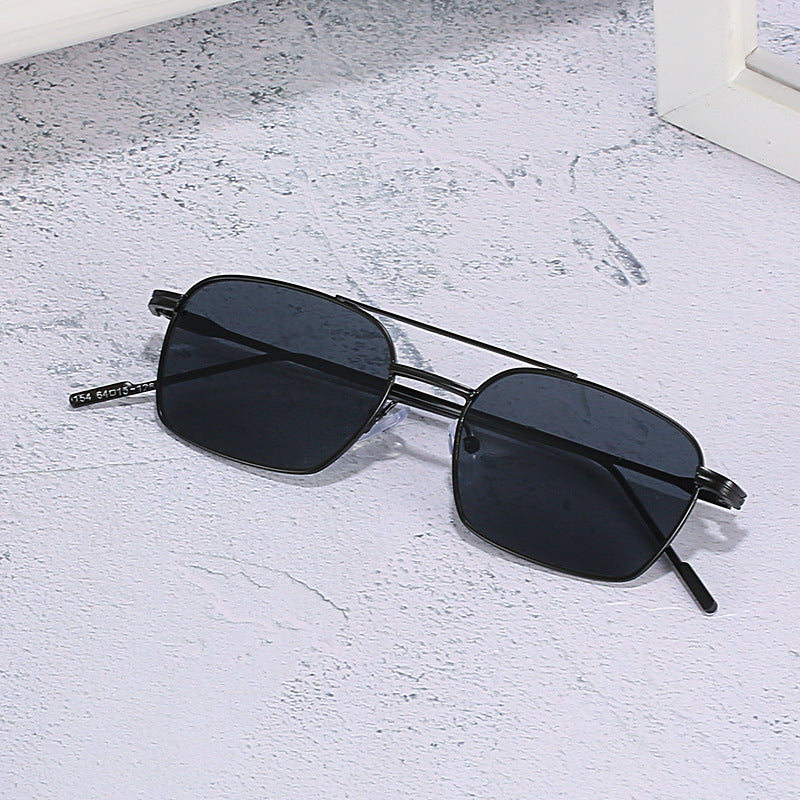 Elegante geometrische Rahmen-Sonnenbrille Karnz