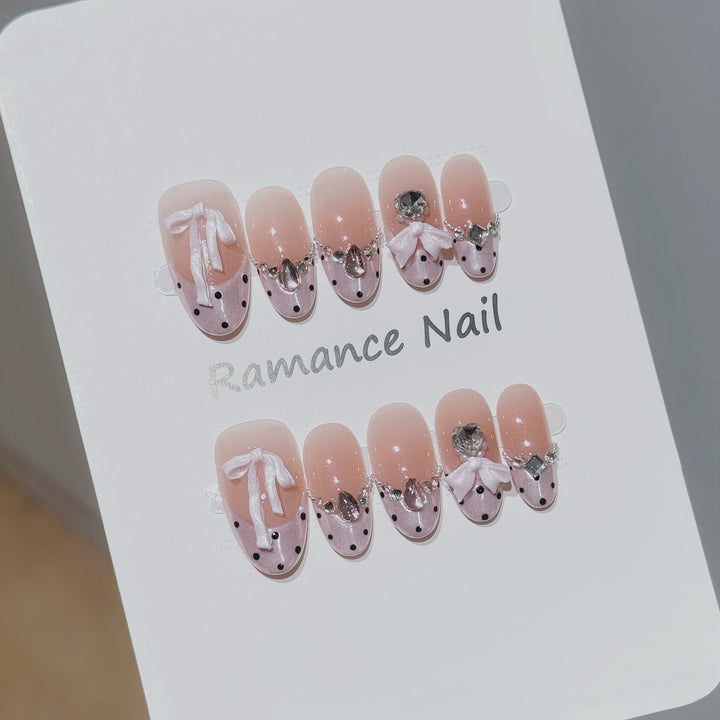 Elegante dekorative Press-On Nagelkunst Karnz
