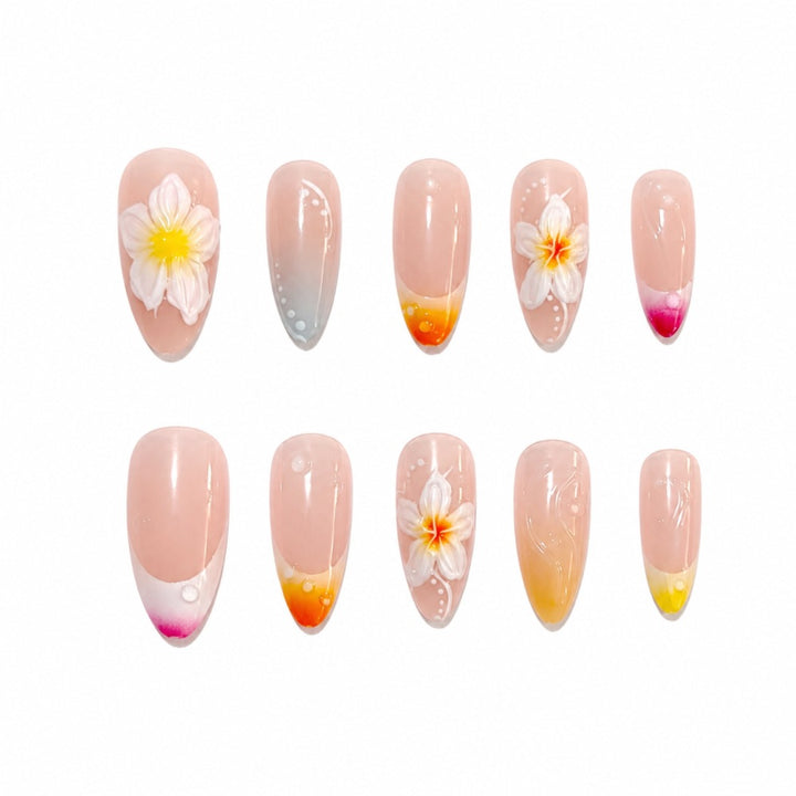 Kreative Kunstnägel mit Floralen Details Karnz
