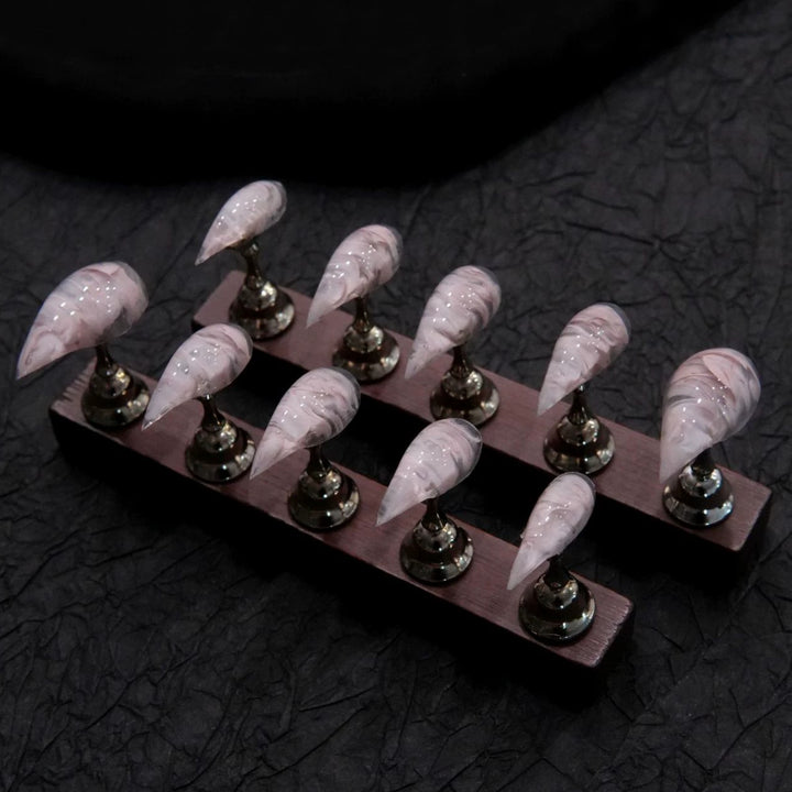 Elegante Stiletto Press-On Nagelset mit künstlerischem Wirbel-Design