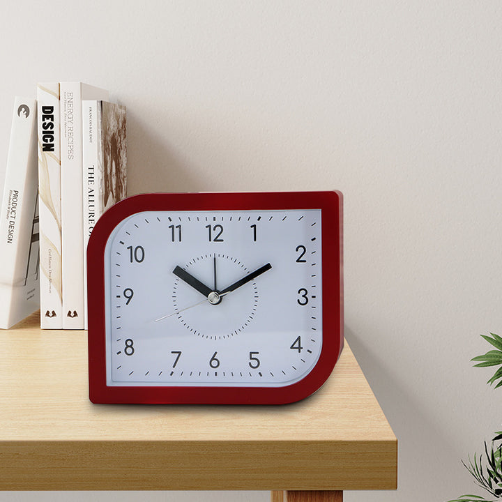 Nostalgischer Tischwecker Im Kreativen Haus-Design Karnz