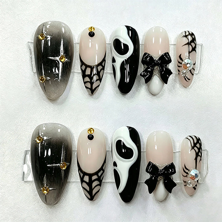 Kunstnägel im Halloween-Stil Karnz