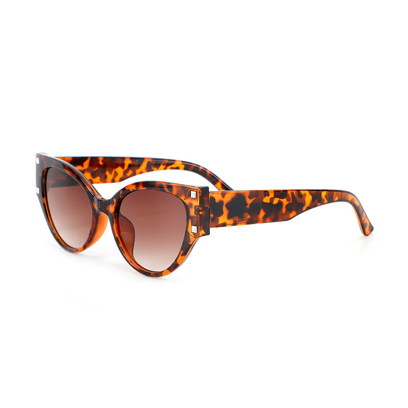 Damen trendige Cat-Eye Sonnenbrille mit glamourösen Akzenten Karnz