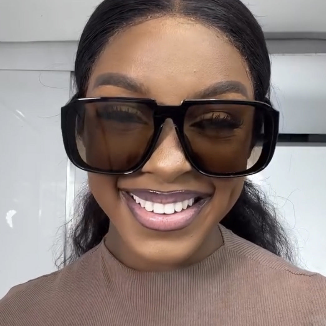 Damen trendy quadratische Sonnenbrille mit transparentem, grünem Rahmen und schützendem UV-Filter Karnz
