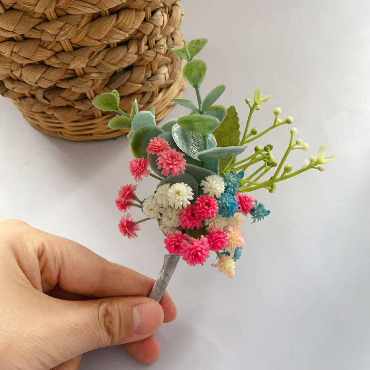 Florale Corsage mit gemischten Sukkulenten