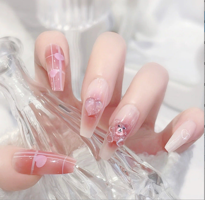 Glamouröse Nagelkunst mit Perlen und Glitzer Karnz