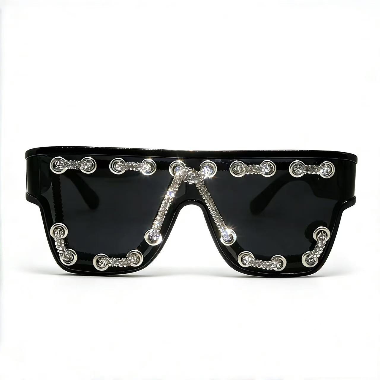 Damen Sonnenbrille mit extravagantem Design und dekorativer Kettenverzierung Karnz