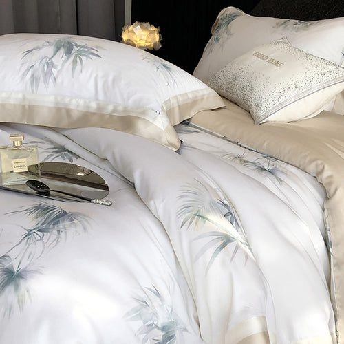 Luxuriöses Baumwollsatin-Bettwäsche-Set mit zartem Blattprint, kontrastiertem Saum und feiner Paspel