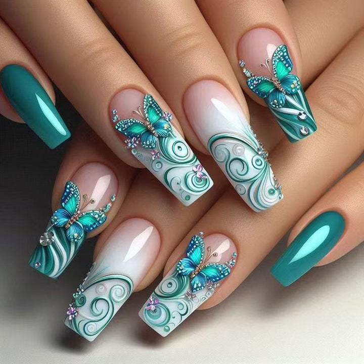 Kunstnagelset mit filigranen Schmetterlingsverzierungen Karnz
