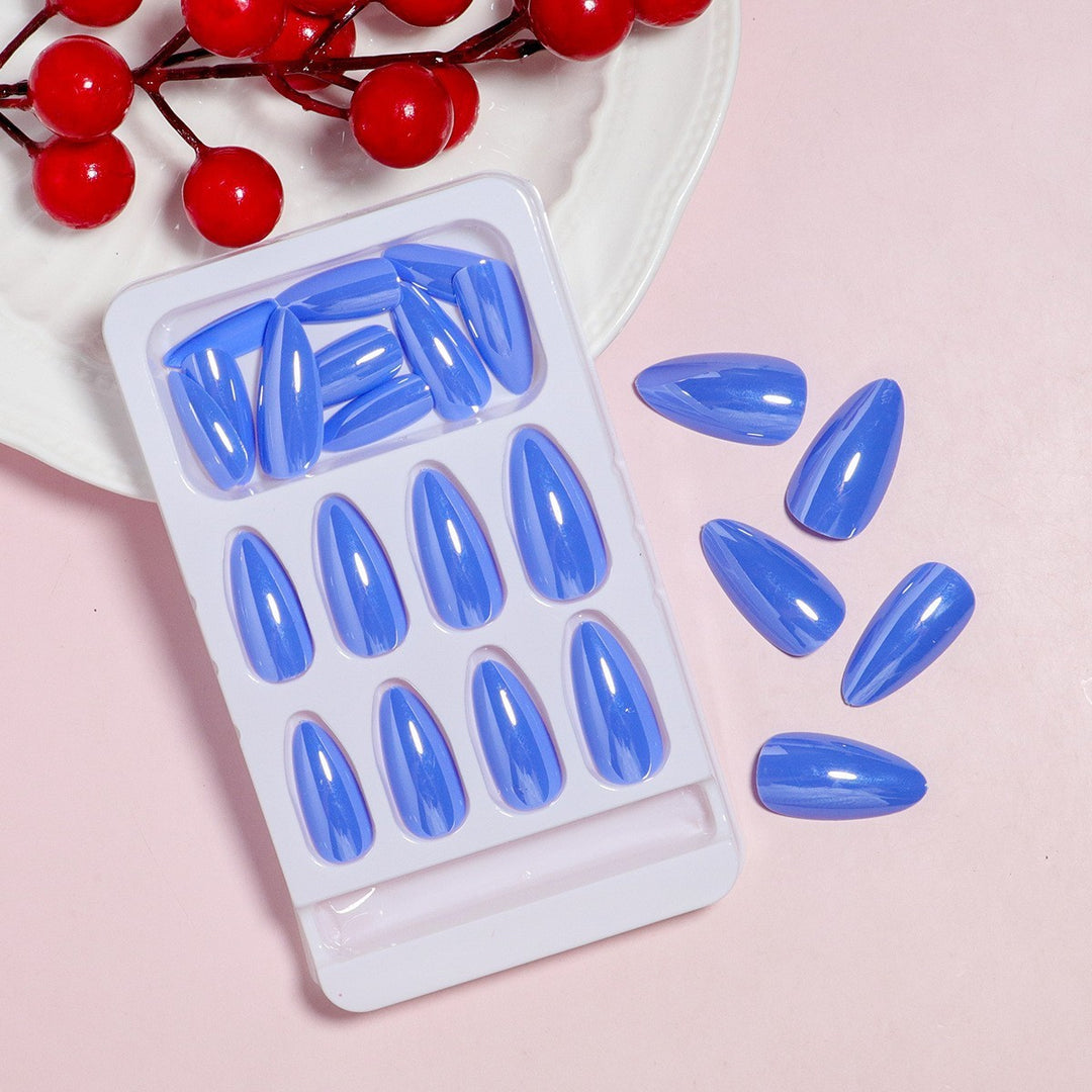 Glänzendes Faux-Nagel-Set Karnz