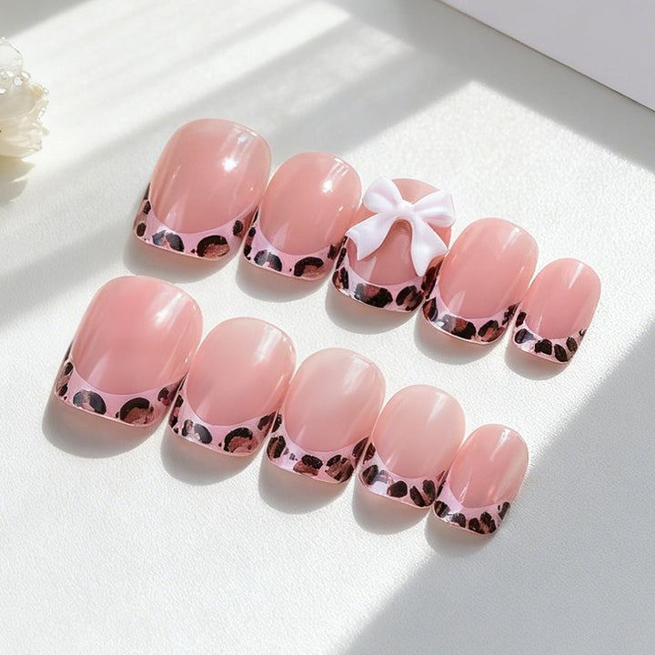 Leopard-Print Press-On Nail Art Set mit Details