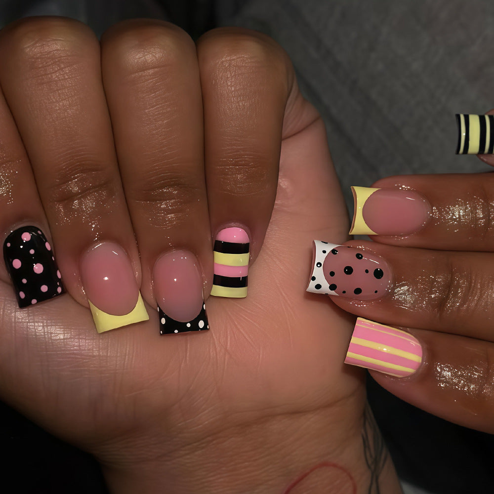 Künstlerische geometrische Nagelkunst-Tipps Karnz