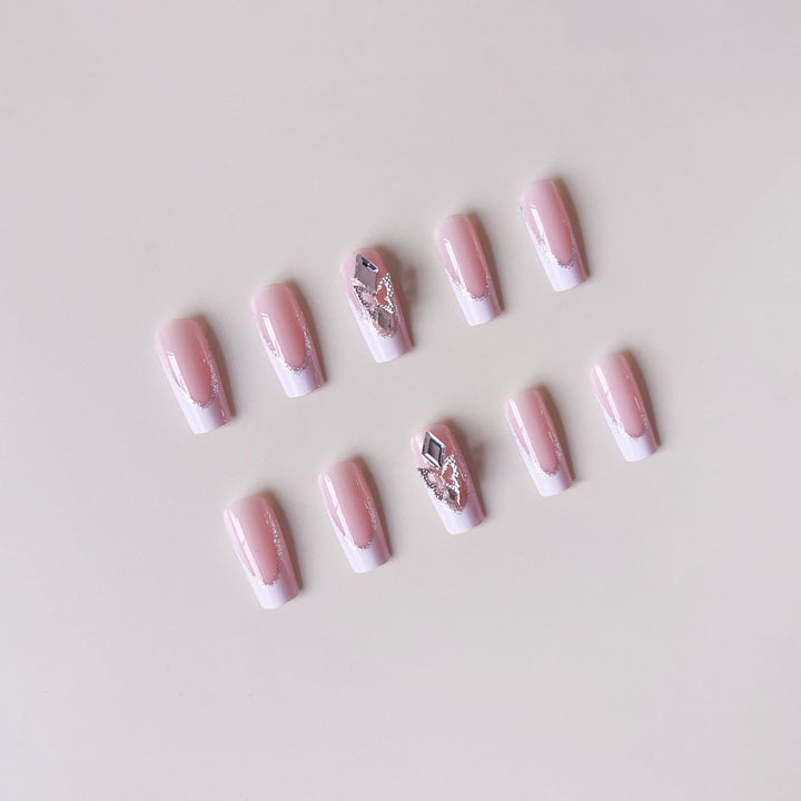 Kunstnagelset mit eleganten Strass- und modernen Spitzenverzierungen Karnz