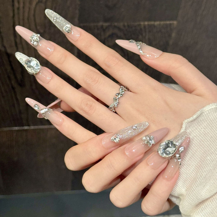 Glamourös Dekorative Press-On Nagelset mit Kristallakzenten  1791774225