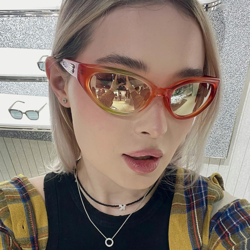 Damen extravagante Sonnenbrille mit geschwungenem Design Karnz