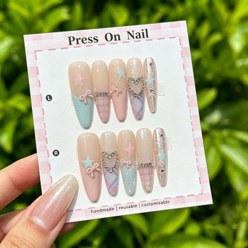 Charmantes thematisches Press-On-Nagel-Set