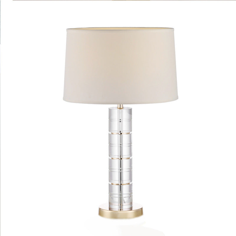 Stylische dekorative Tischlampe mit Kristallbasis