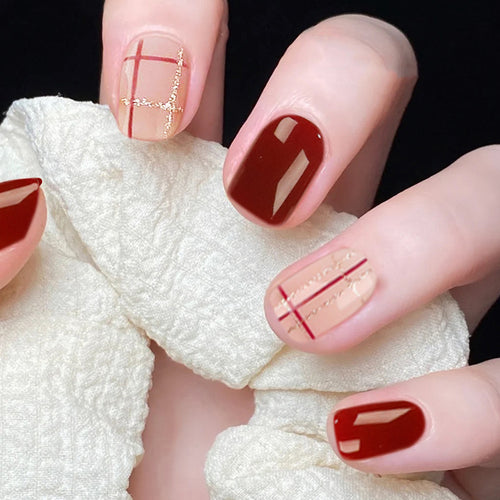 Kunstvolle Nagelverlängerungen mit elegantem Geometrie-Design Karnz