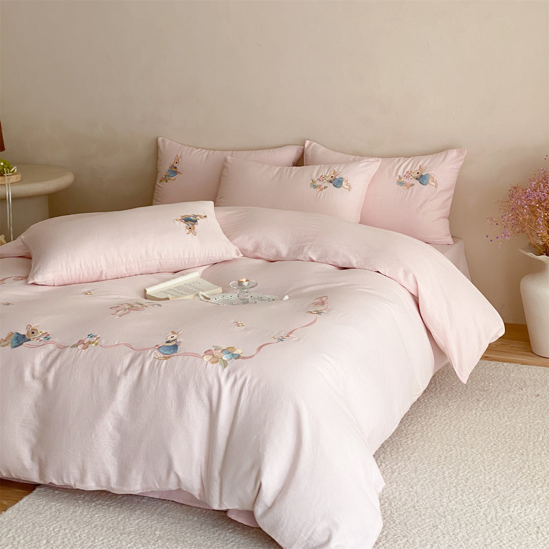 Besticktes Baumwoll-Bettwäsche-Set mit Bunny-Applikation und dekorativen Kissenbezügen