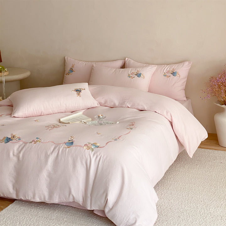 Besticktes Baumwoll-Bettwäsche-Set mit Bunny-Applikation und dekorativen Kissenbezügen