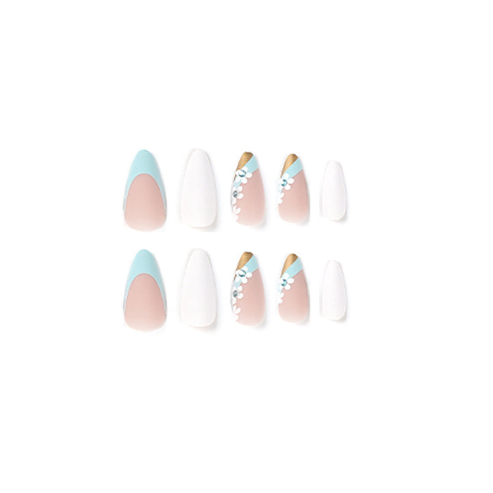 Kunstvolle Nagelverlängerungen mit eleganten Blütenmotiven Karnz