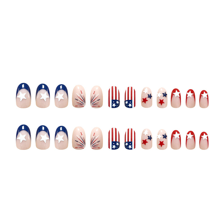 Kreative Nagelkunst mit patriotischen Motiven Karnz