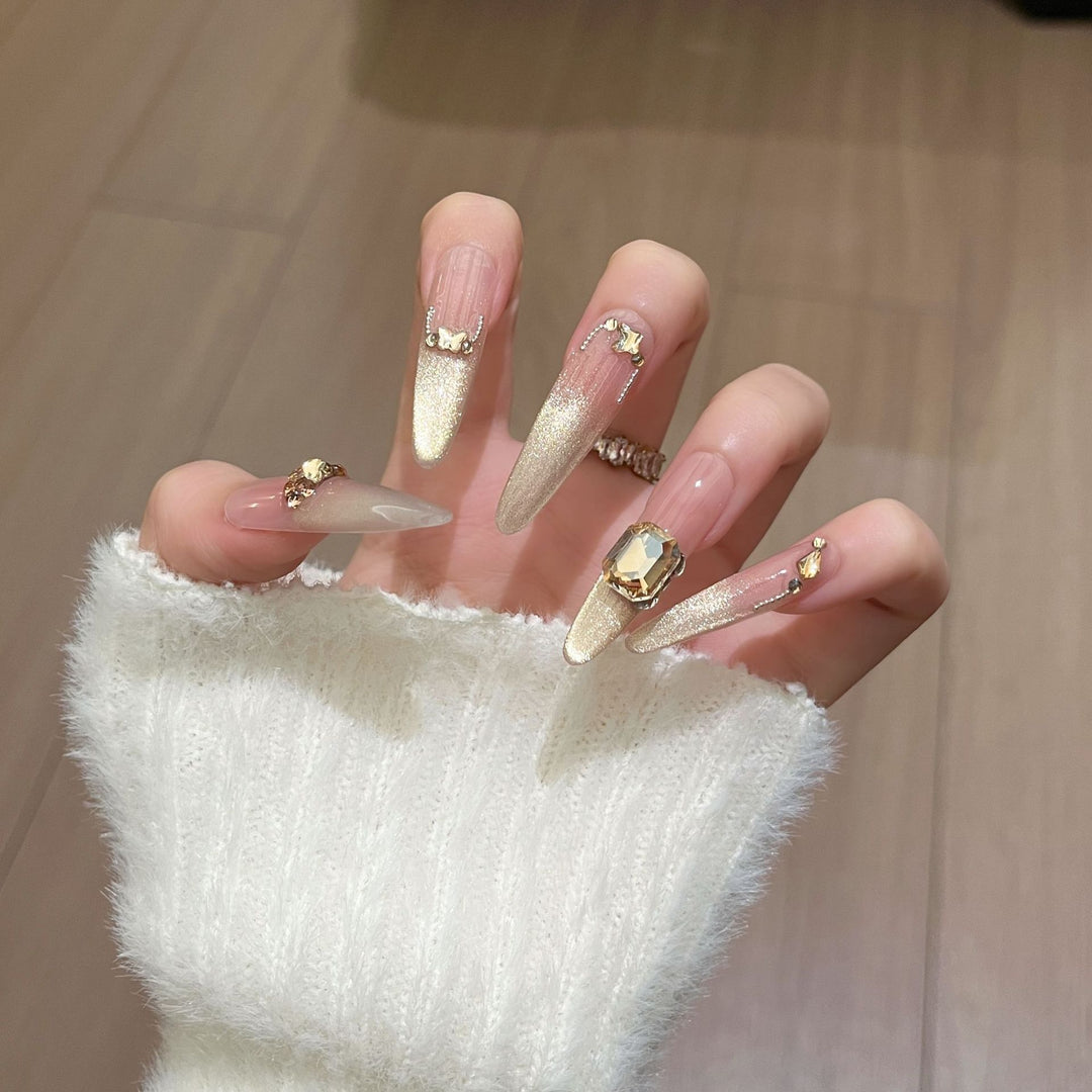 Glamouröses Nagelkunstdesign Karnz